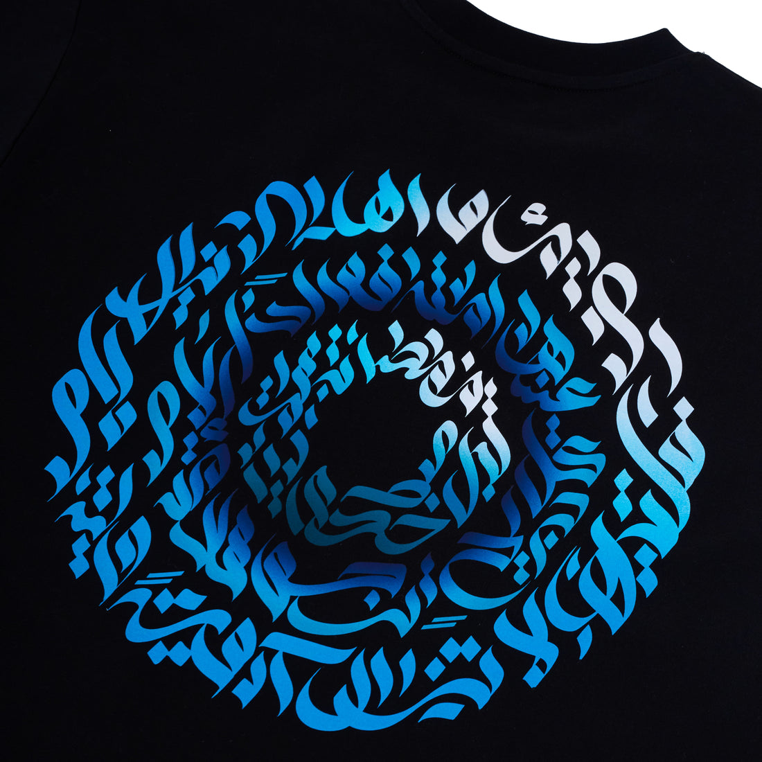 “Her eyes" T-shirt in Black (Blue Iris)