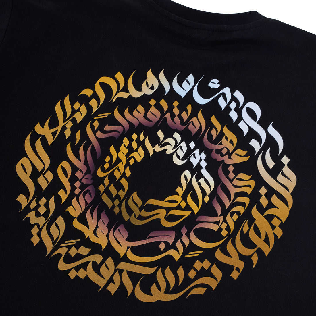 “Her eyes" T-shirt in Black (Hazel Iris)